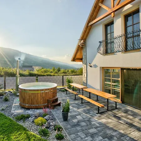 West - Chalet