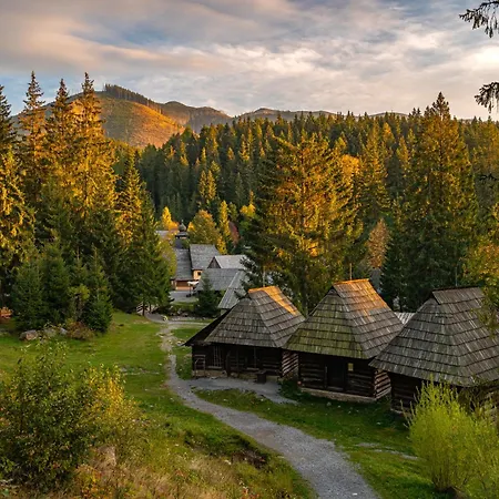West - Chalet
